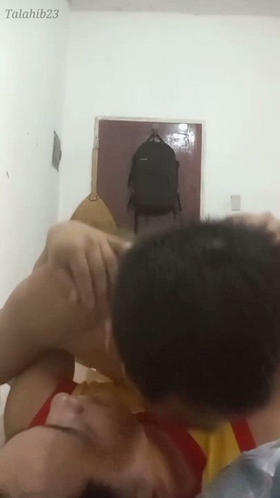İki Filipinli binici paket teslim etmeden önce mastürbasyon yapıyor-talahib23 | Klip 1