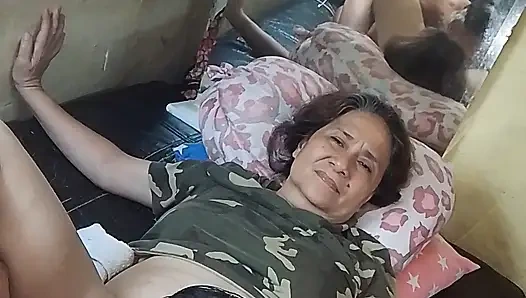 Любовь моей жизни, я ем ее киску так много спермы, она любит это