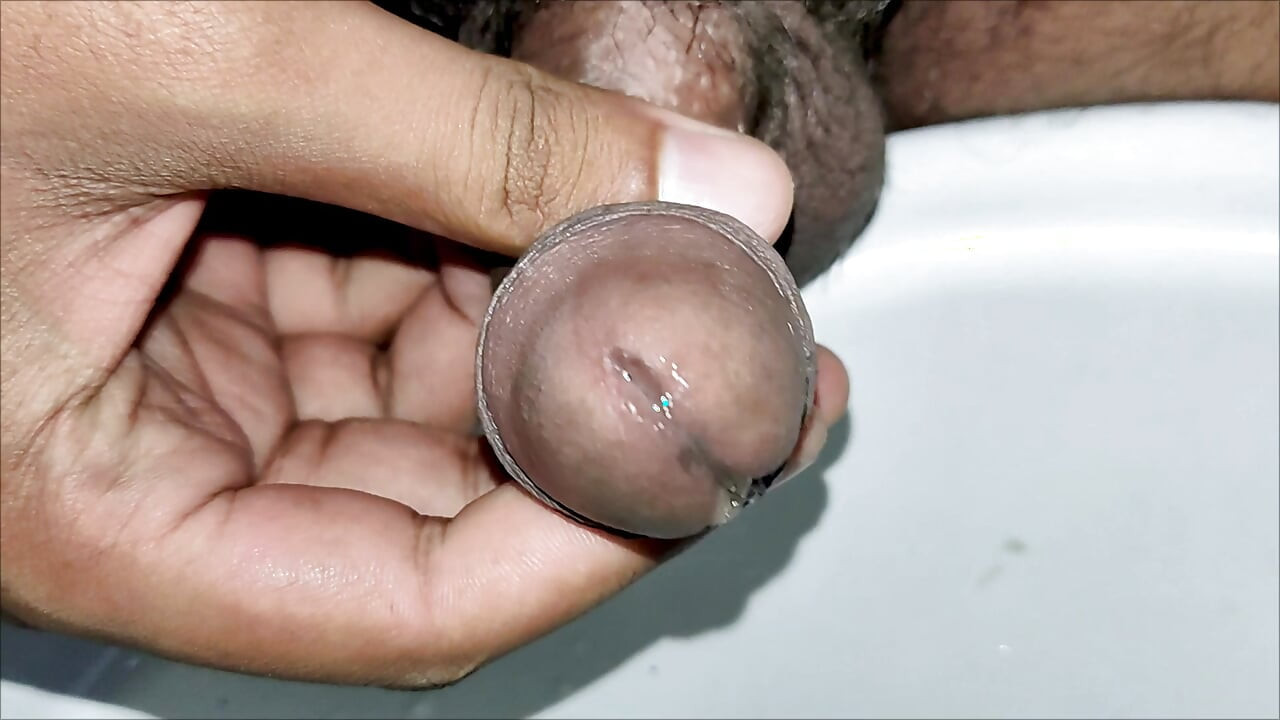 Pissing in Washbasin in Bangalore