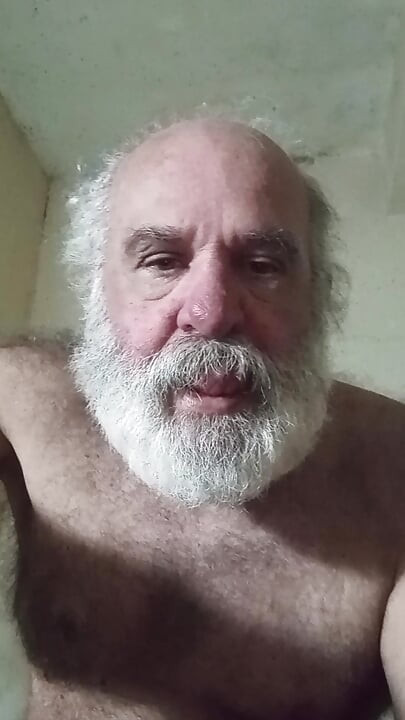 סבא חזק מאקרו שעיר