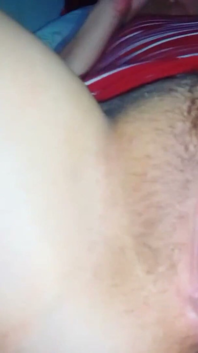 Cô ấy xem porn và sờ bướm đến khi ra, nữ Creampie | Clip 2