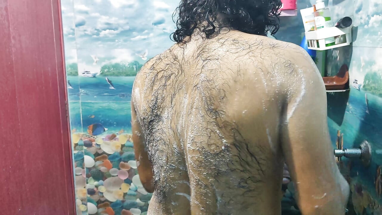 Cuplu sexy cu romantism la baie