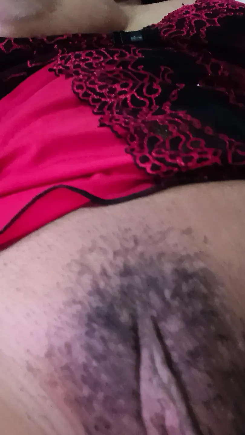 女孩在网络摄像头上自慰。
