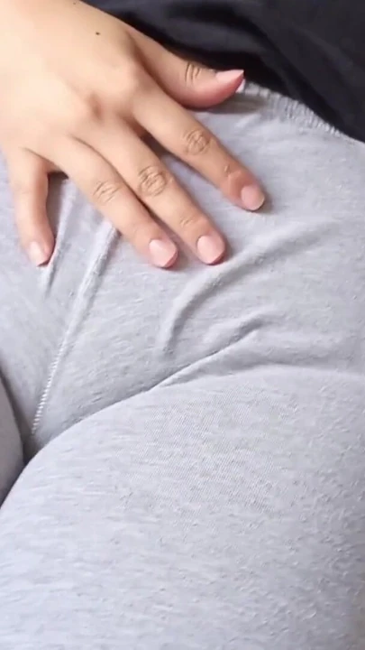 Unforgettable moment from "Giant pussy is marked between the leggings of a teenager"