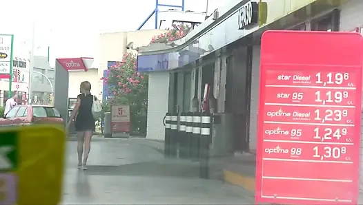 Teen bitch with big ass is picked up for the outdoor beach fuck