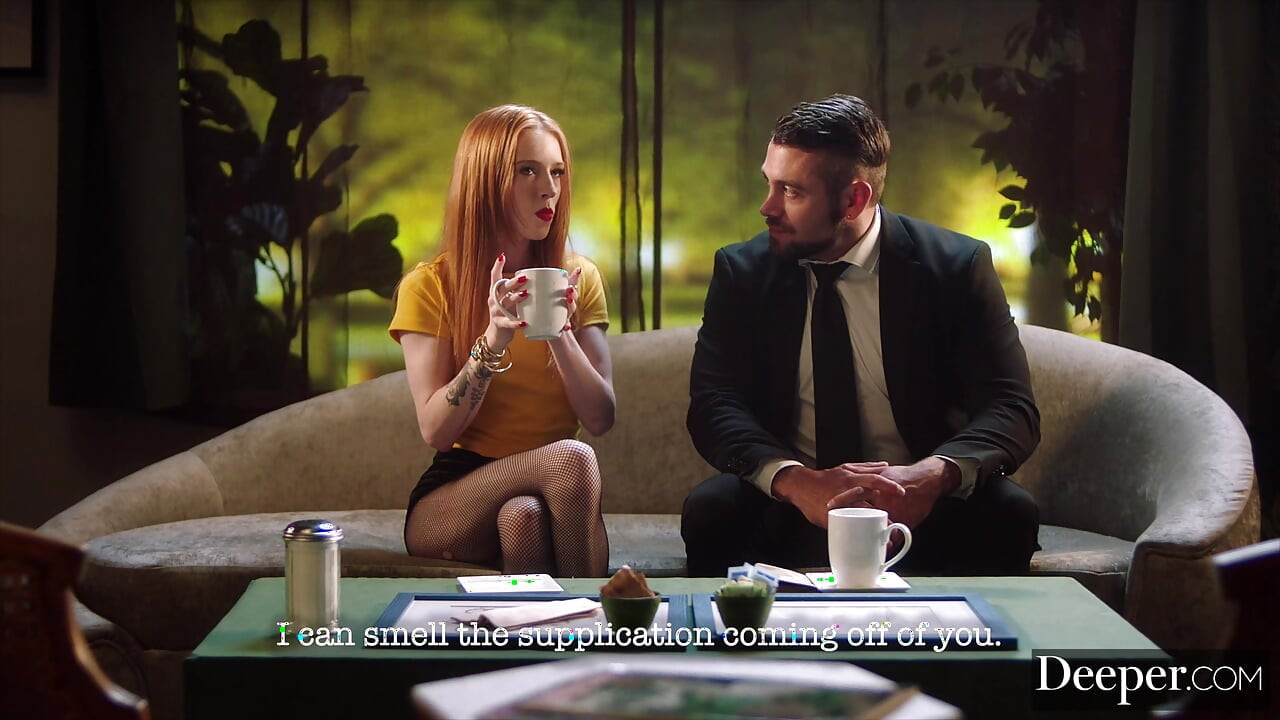 もっと深く。小柄で従順な赤毛のマディ・コリンズがアナル中に潮を吹き続けるのを止められない