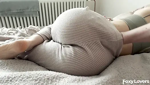 Echtes amateur pOV paar - reverse-cowgirl neckt zum doggystyle und kommt auf muschi-arsch