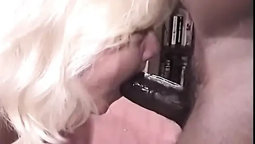 Reife blonde MILF reitet massiven bbc-hardcore