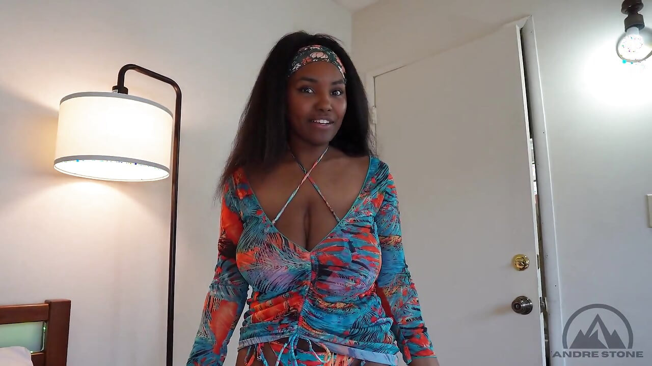 Busty Black Beauty Shel Cierra Looks Too Good in Beach Day Bikini