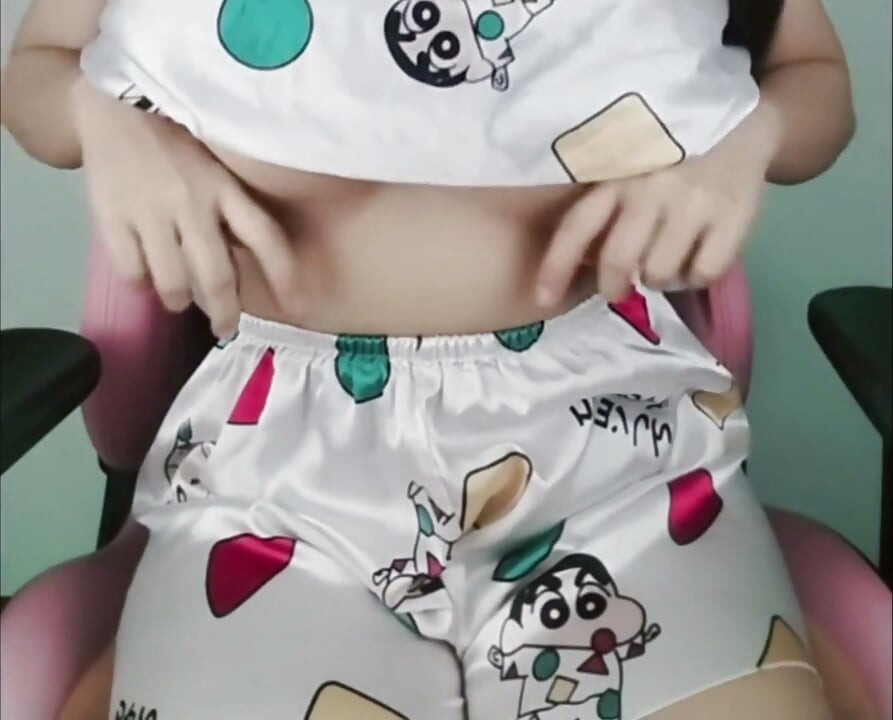 Horny Thai girl stabs her pussy with a dildo before bed. RealThaiSolo