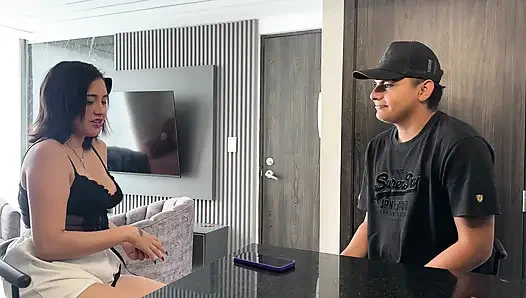 Первая фотосессия со странной девушкой с большой задницей и я в конце концов кончаю прямо в нее