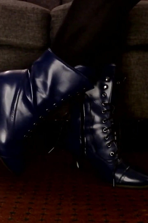 Desempacando nuevas botas victorianas