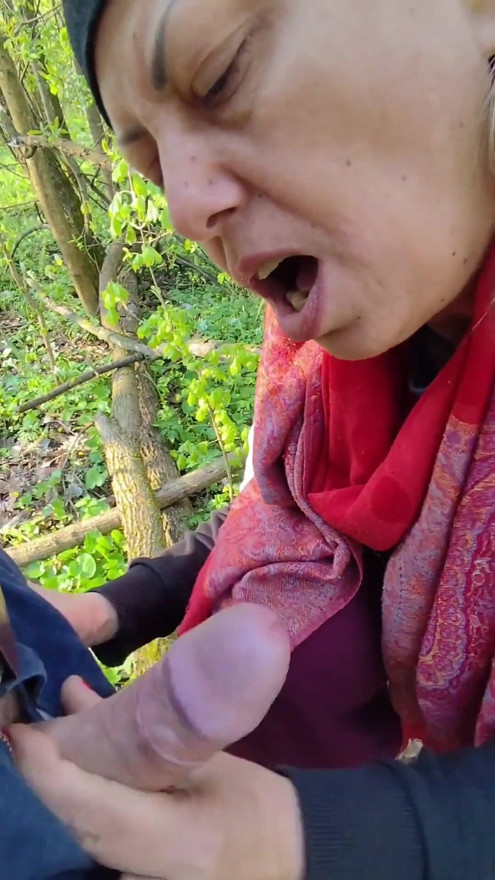 In public a quick blowjob in the forest with oral cum! Delicious! | Clip 1