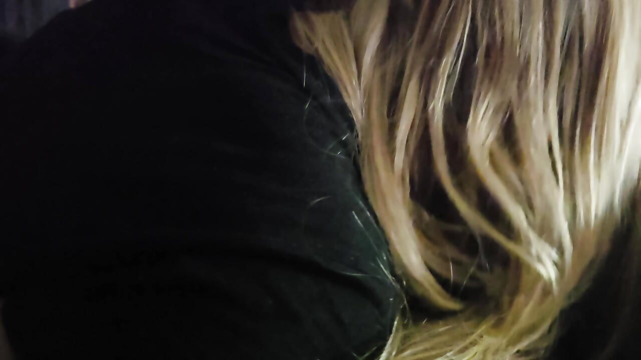 O soră vitregă reală s-a strecurat în camera mea doar pentru a-mi suge ejacularea înăuntru orală cu spermă