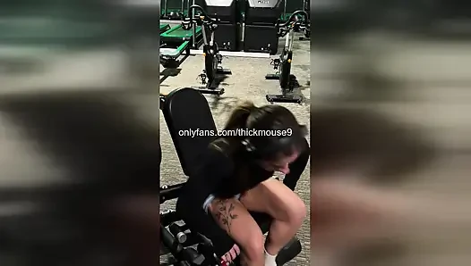 Mahasiwi nakal ini muncrat banyak banget di ig sambil fingering memeknya