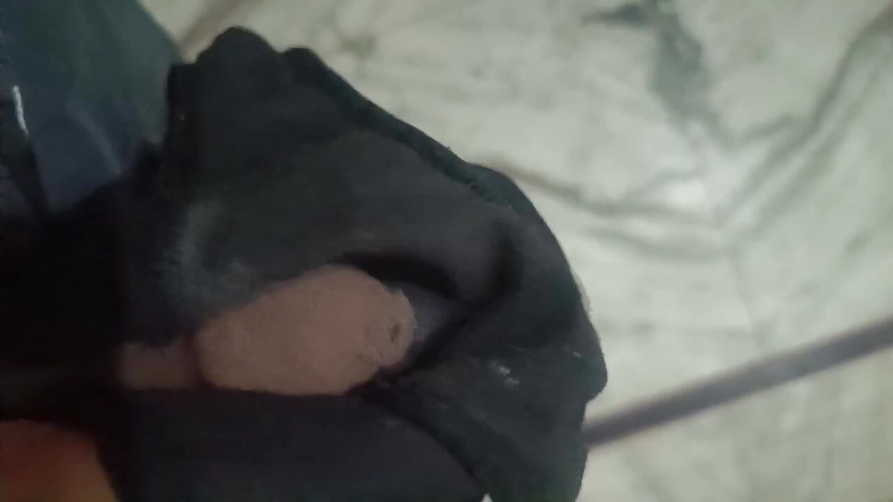 私はホットでセクシーな義理の妹パントゥをオナニーに連れて行きます。