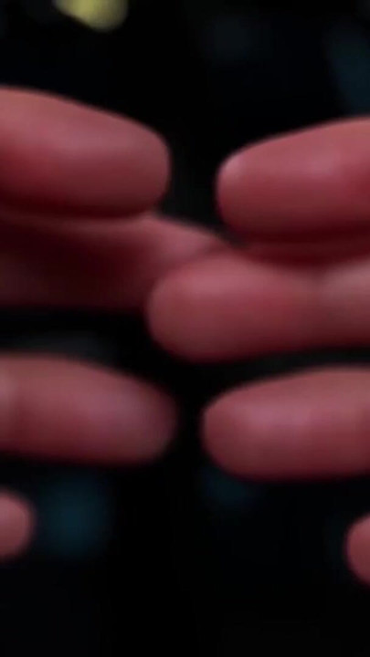 Veo a mi madrastra masturbarse con un consolador porno | Clip 1