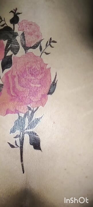 Cur proaspăt tatuat temporar pentru soția mea