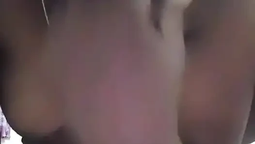 Karım büyük göğüsler ve fingring
