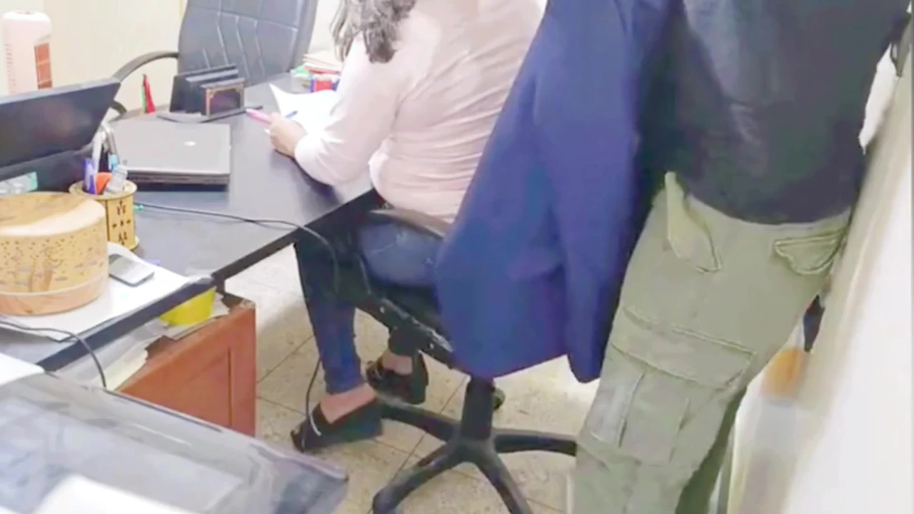 I finally got my coworker to fuck me in my office parte 2