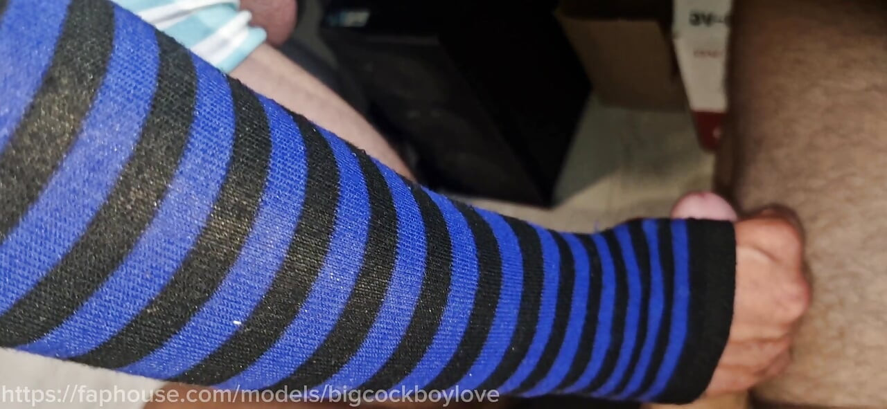A Huge Cock Fills a Pussy and His Stepfather with Cum