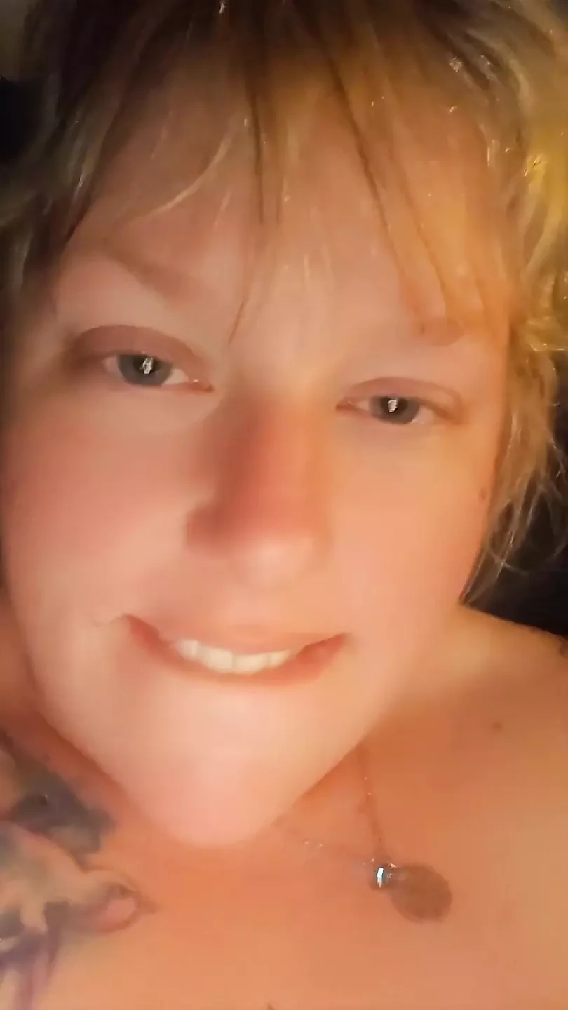 BBW قرنية تصبح مبللة وعصيرية