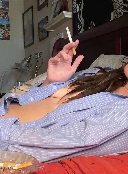 Sigara içme, mastürbasyon ve seks hikayesi anlatma