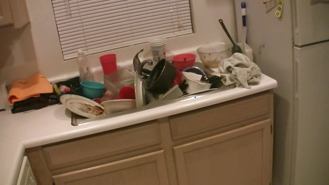 Amateur brunette teen suck dick in the kitchen