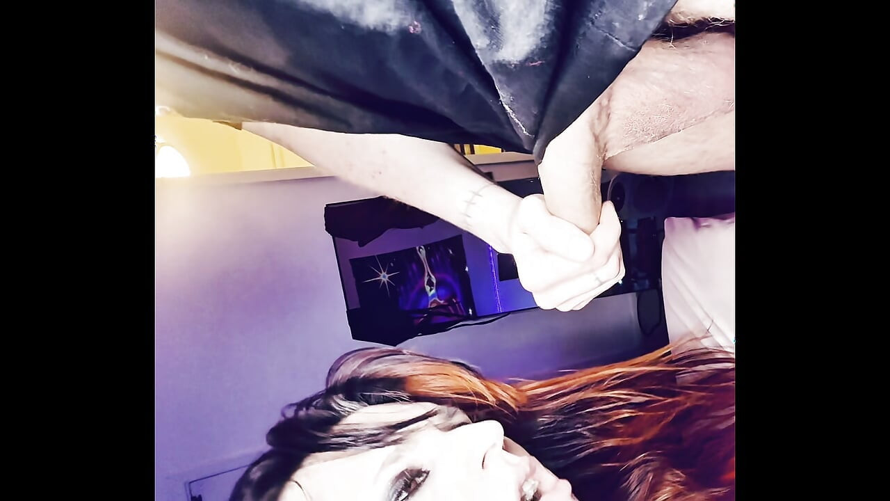 Jezebellajb travesti traga leche, cara follada de rodillas garganta profunda, tragando leche, mariquita comiendo leche, transexual ladyboy