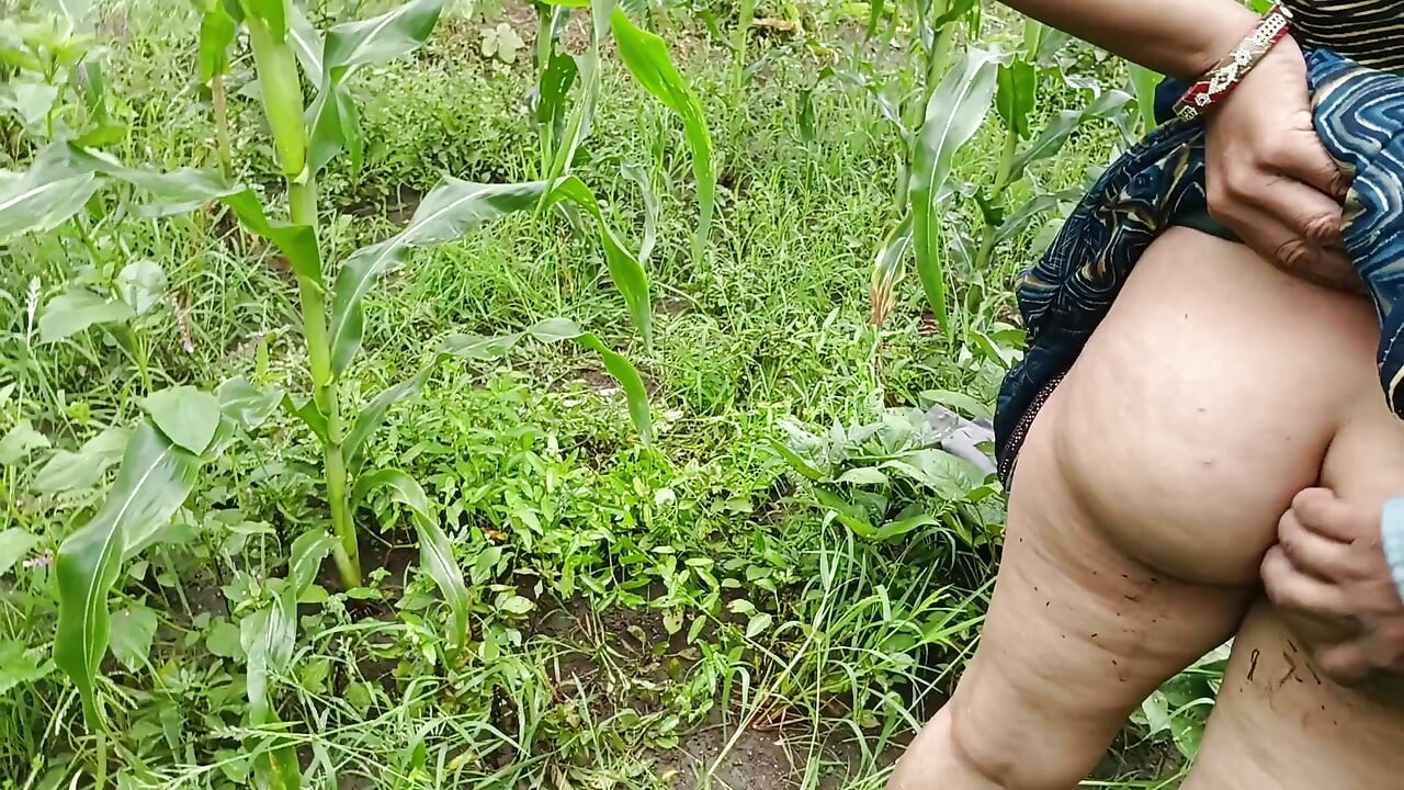 desi ladki ko jungle mein lagakar chudai ki Village girl Fucks Outside Desi Local Village Outdoor girl sex Indian Village Girl in Jungle Sex