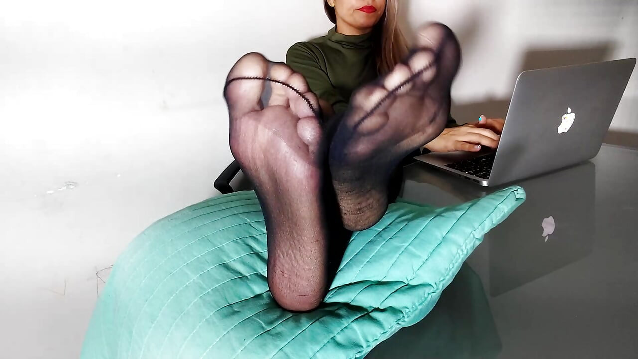 Instructions De Branlette De Pieds En Nylon Sexy, Éjaculation Sur Mes Pieds Maintenant !