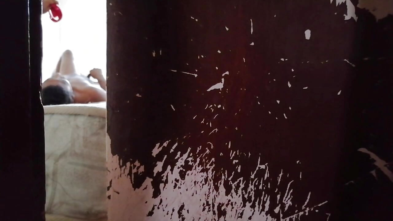 Sareena üvey annesinin külotunu koklama cezası