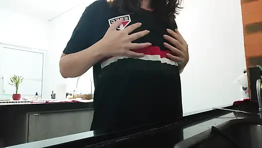 Woman teasing while washing dishes. She loves to transmit to the voyeurs on duty