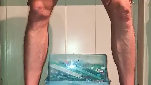 Ateşli eşcinsel twink tek başına sert büyük yarak yapay penisle sidik orgazmı