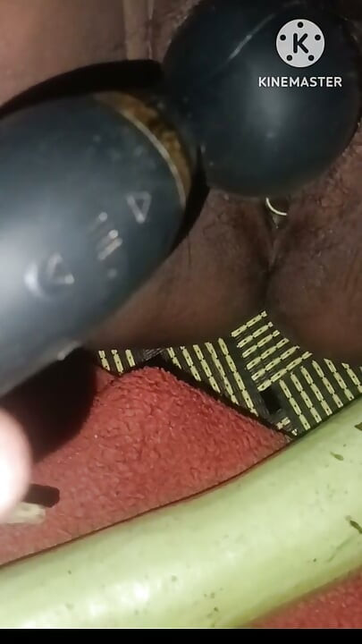 Bhabhi ki chut ka kheera dalke pani nikala