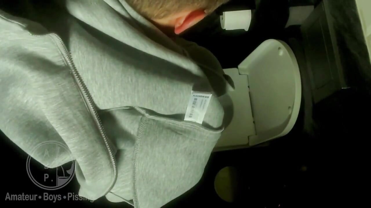Amateur Boys Peeing Together