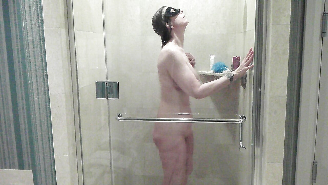 Сцена в душе