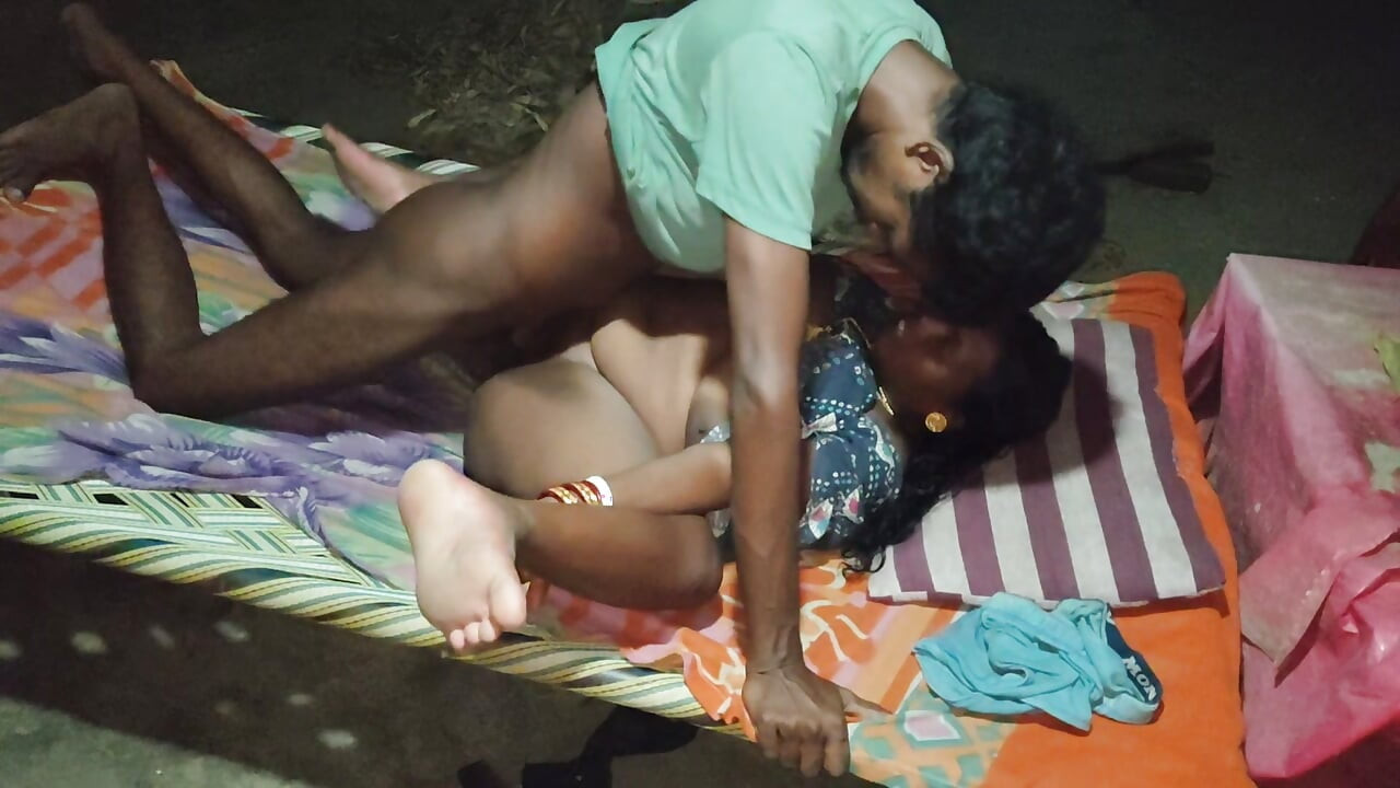 Desi hot bhabhi ki khatiya par chudai