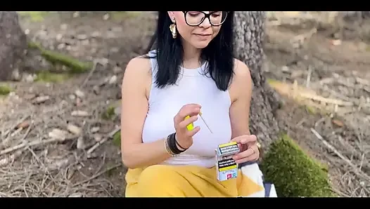 Ormanda sigara içme ve sakso dildo