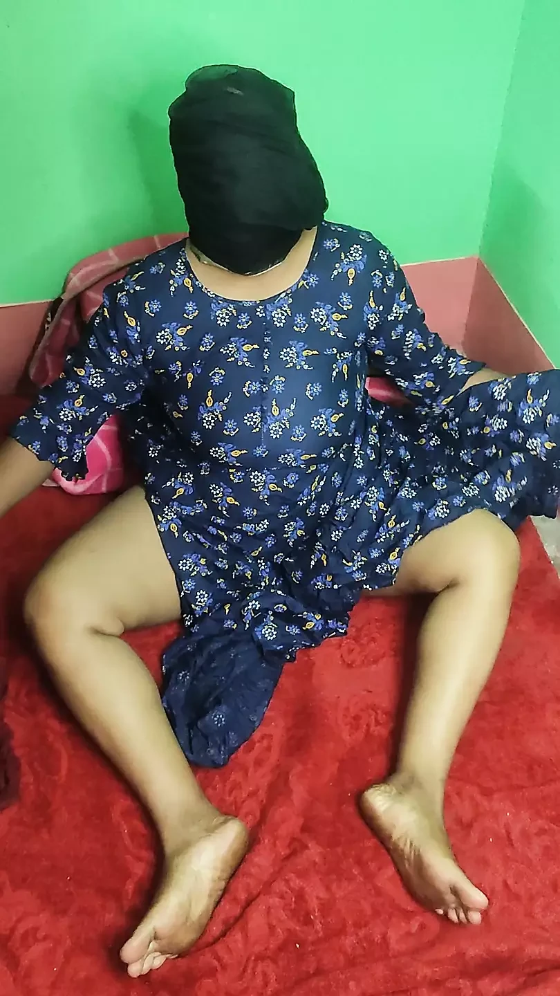 Ấn Độ mẹ sruti dải off màu xanh mọc và ngón tay cô ấy âm đạo