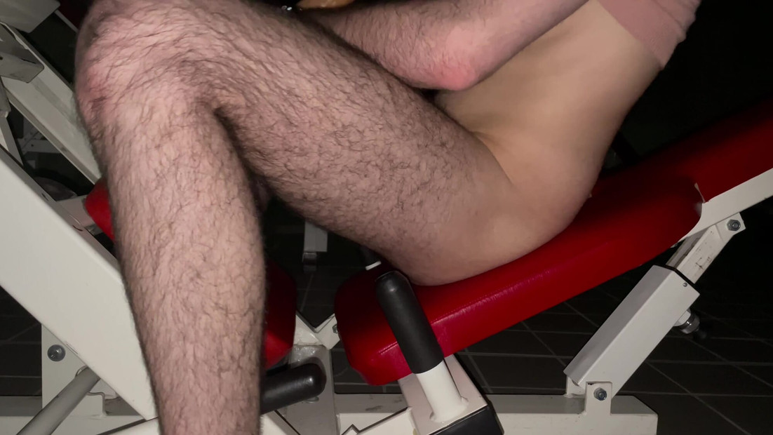 pawn having fun in the high school weight room