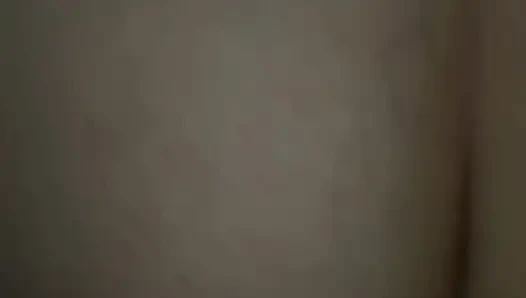 Büyük götlü fahişem kendini bindiriyor