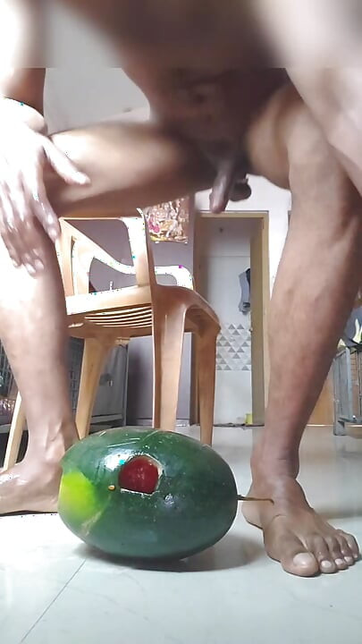 Vystříkej se 5krát, zatímco drsné šukání si představ své díry.