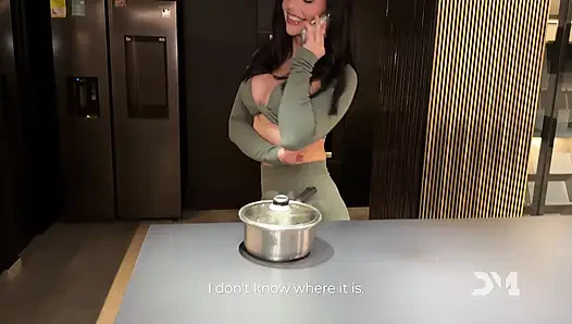 Aku membantunya dengan dapur barunya dan dia berakhir di atasku - danner mendez & iris rodriguez