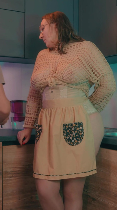 To Find Anything in This Damn Kitchen, You Have to Fuck This Stepmom in the Ass! Deep Anal Shaking Orgasm W Something Inside