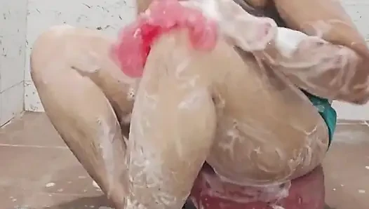 Priya bhabi chikani vücut gösterisi videosu
