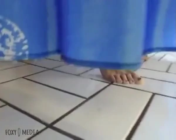 Sapık orospu kadın duşuna girdi