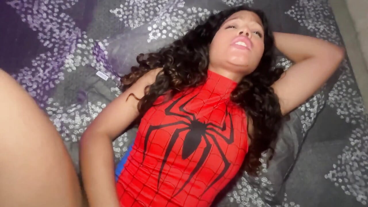 Spinnenmädchen wird von miles Morales schwanz gefickt