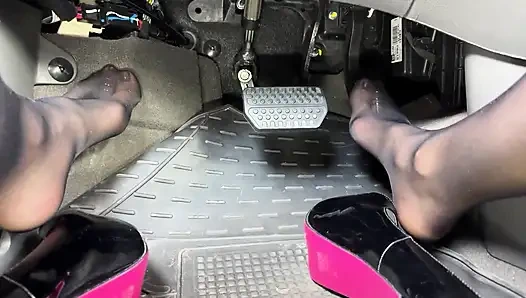 Pedalpumpen mit der ukrainischen göttin