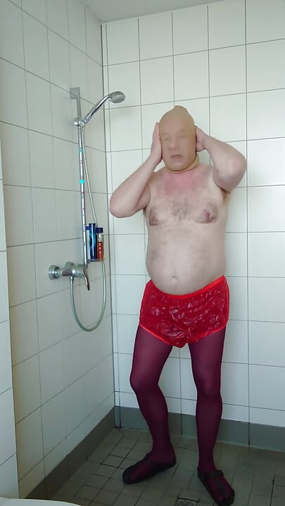 Pantyhose and Incontinence Trousers in the Shower